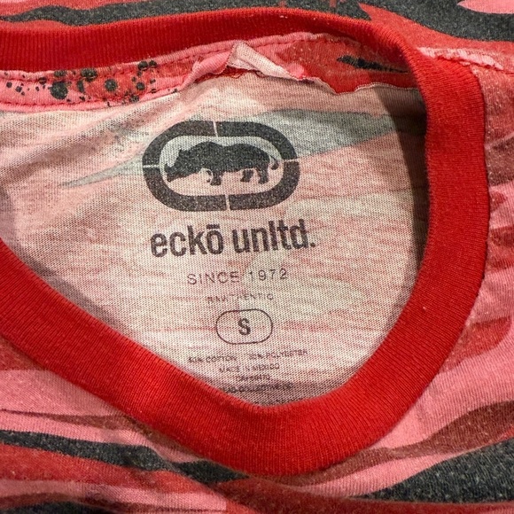 Ecko Unlimited Red and Gray Short Sleeve Tee with Vintage Graphic - Picture 3 of 3
